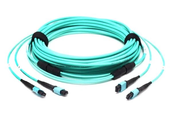 OM4 24-волоконный соединительный кабель MPO-MPO