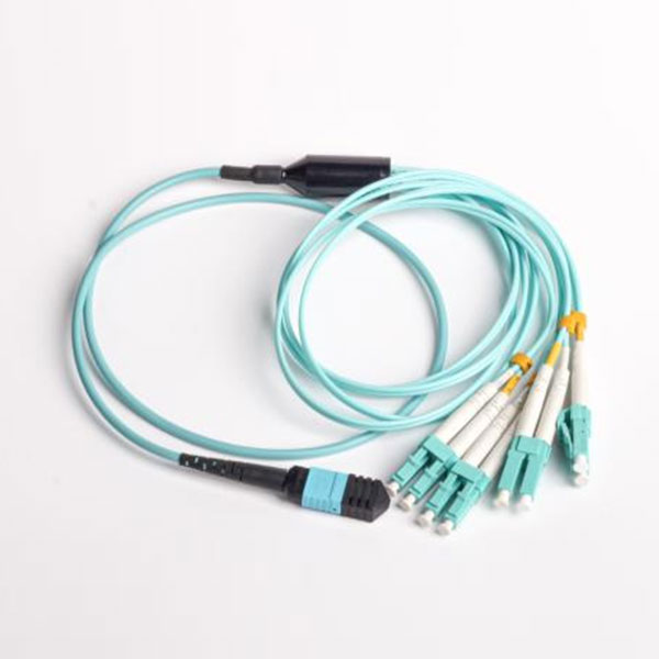 MTP/MPO пач кабел