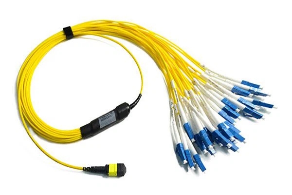 SM OS2 24 влакна MPO-LC пач кабел
